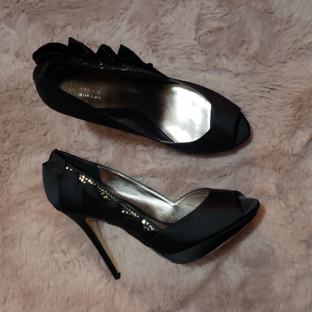 SALE‼️Bourne England embellished heels